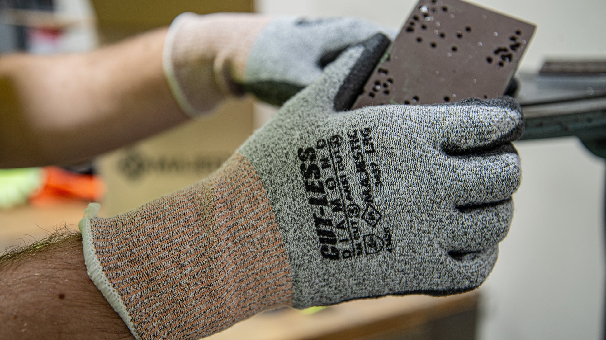Nitril dipped work gloves